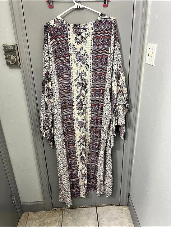 Angie Dresses & Skirts - Boho Angie Floral Print Maxi Cover Size Large